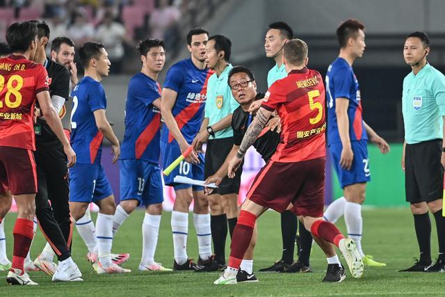 国足狂轰24脚射门0进球 终结能力不足问题全面爆发